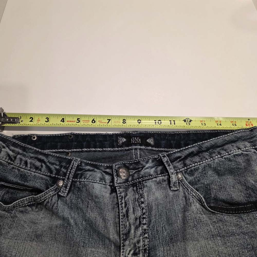 True Luxe Toronto Embellished Fleur De Lis Capri Jeans Women's 31 Blue Denim Y2K - Picture 11 of 16